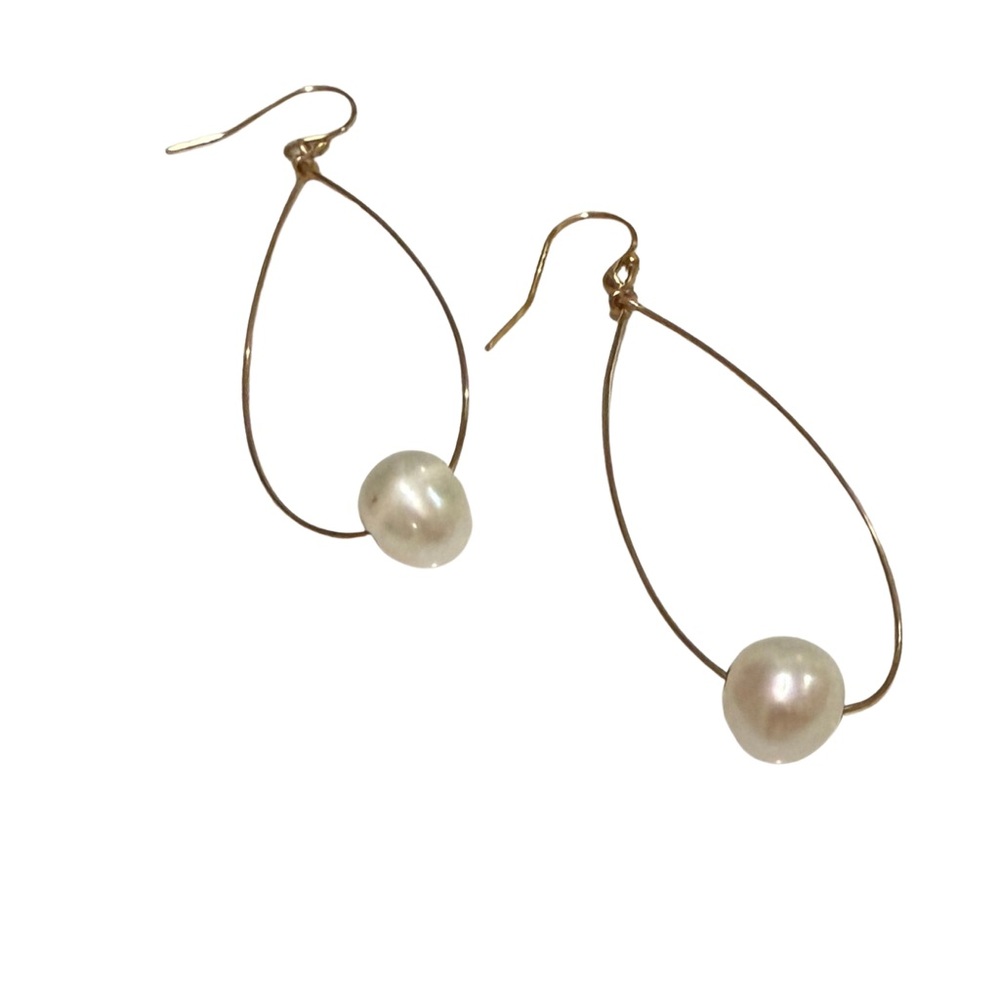 BREEZY FLOATING PEARL TEARDROP DANGLE HOOP| PEARL HOOP EARRINGS